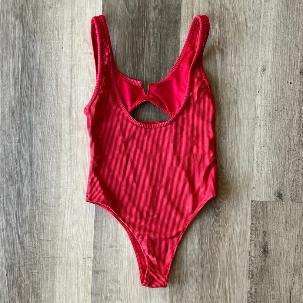 Frankies Bikinis Cody Cut Out One Piece Swimsuit Red size Small